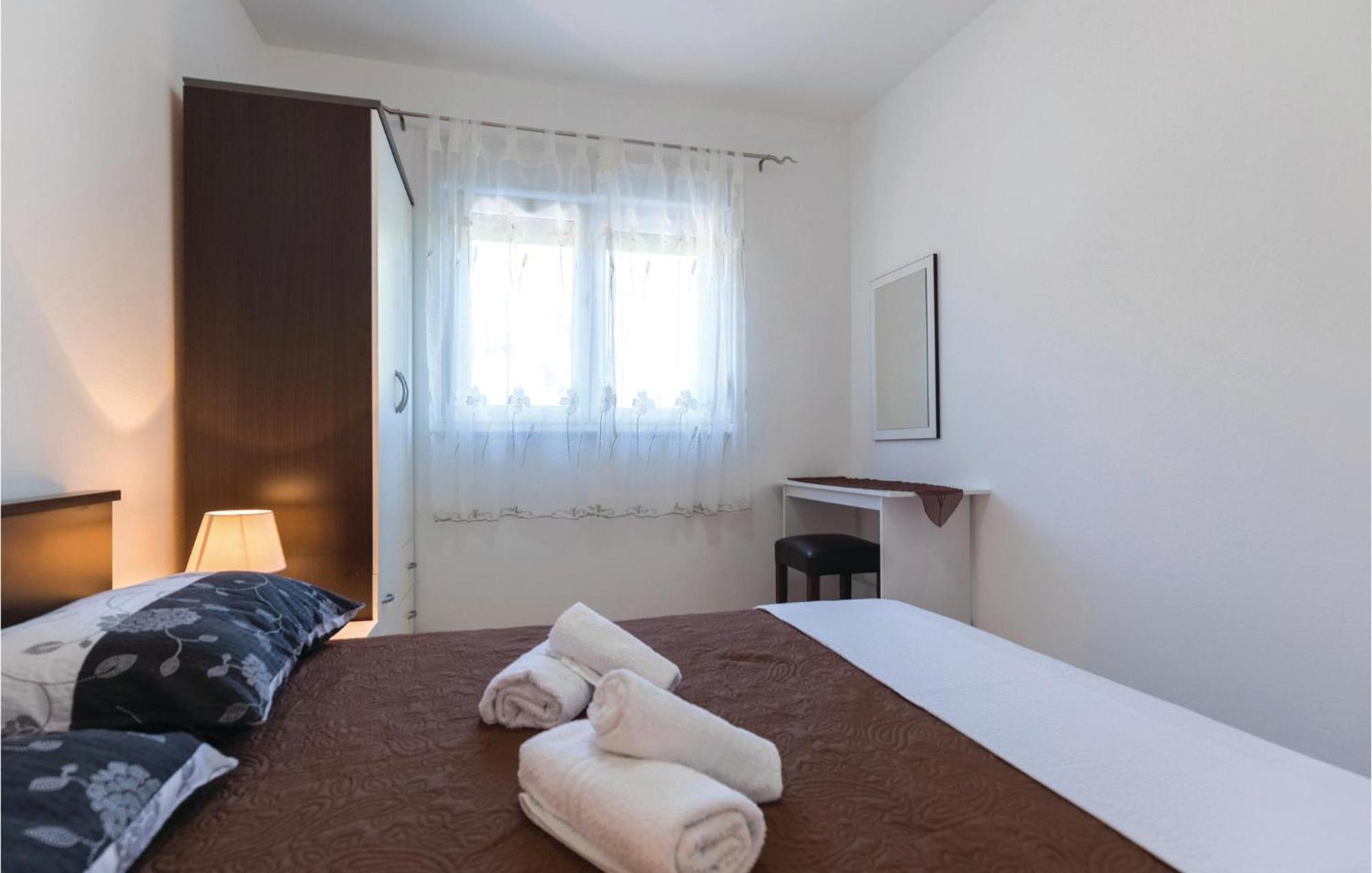 1 Bedroom Cozy Apartment In Klek Bagian luar foto