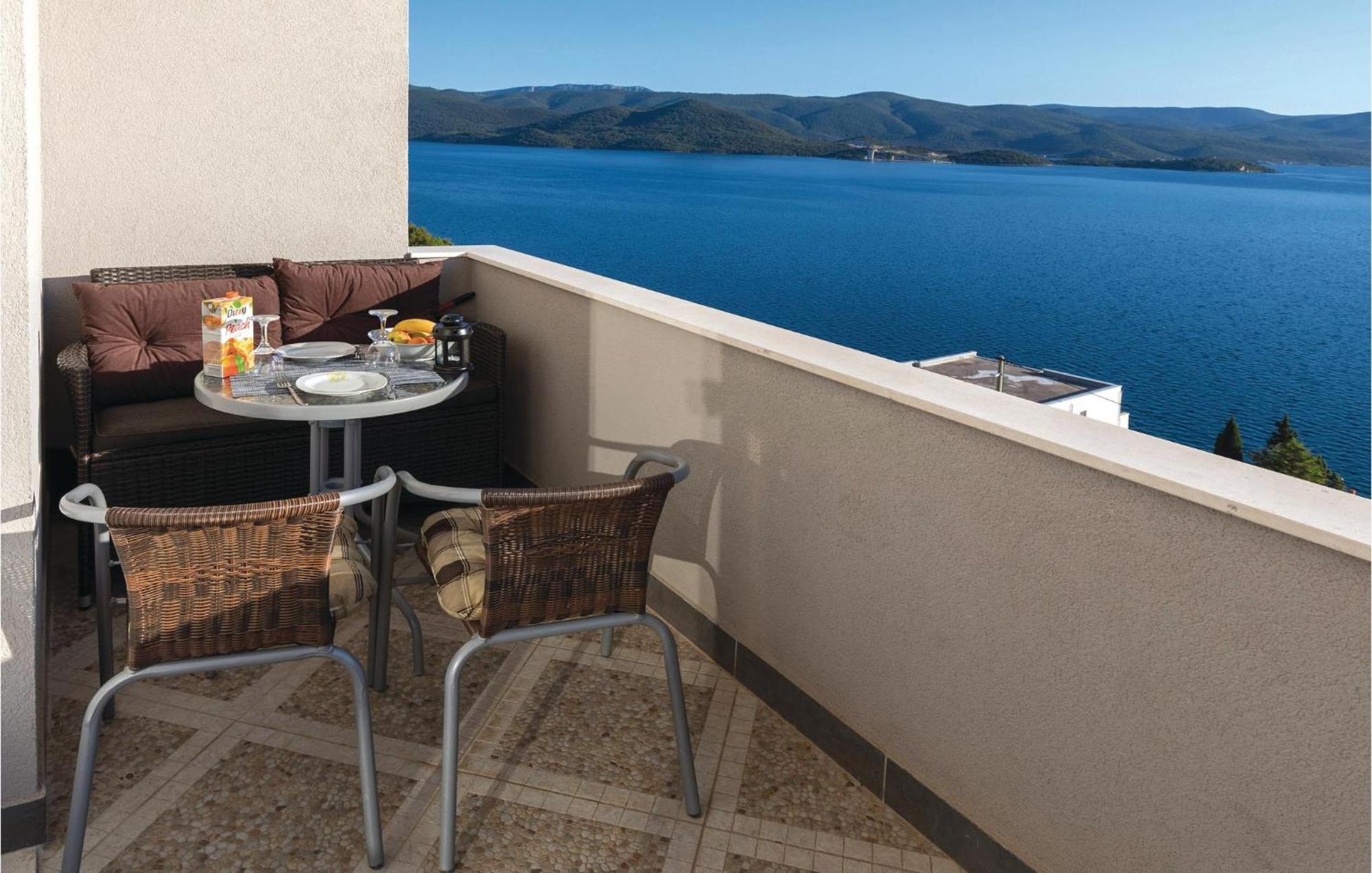 1 Bedroom Cozy Apartment In Klek Bagian luar foto