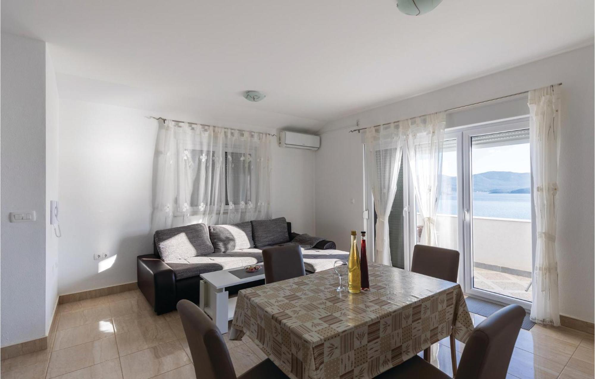 1 Bedroom Cozy Apartment In Klek Bagian luar foto