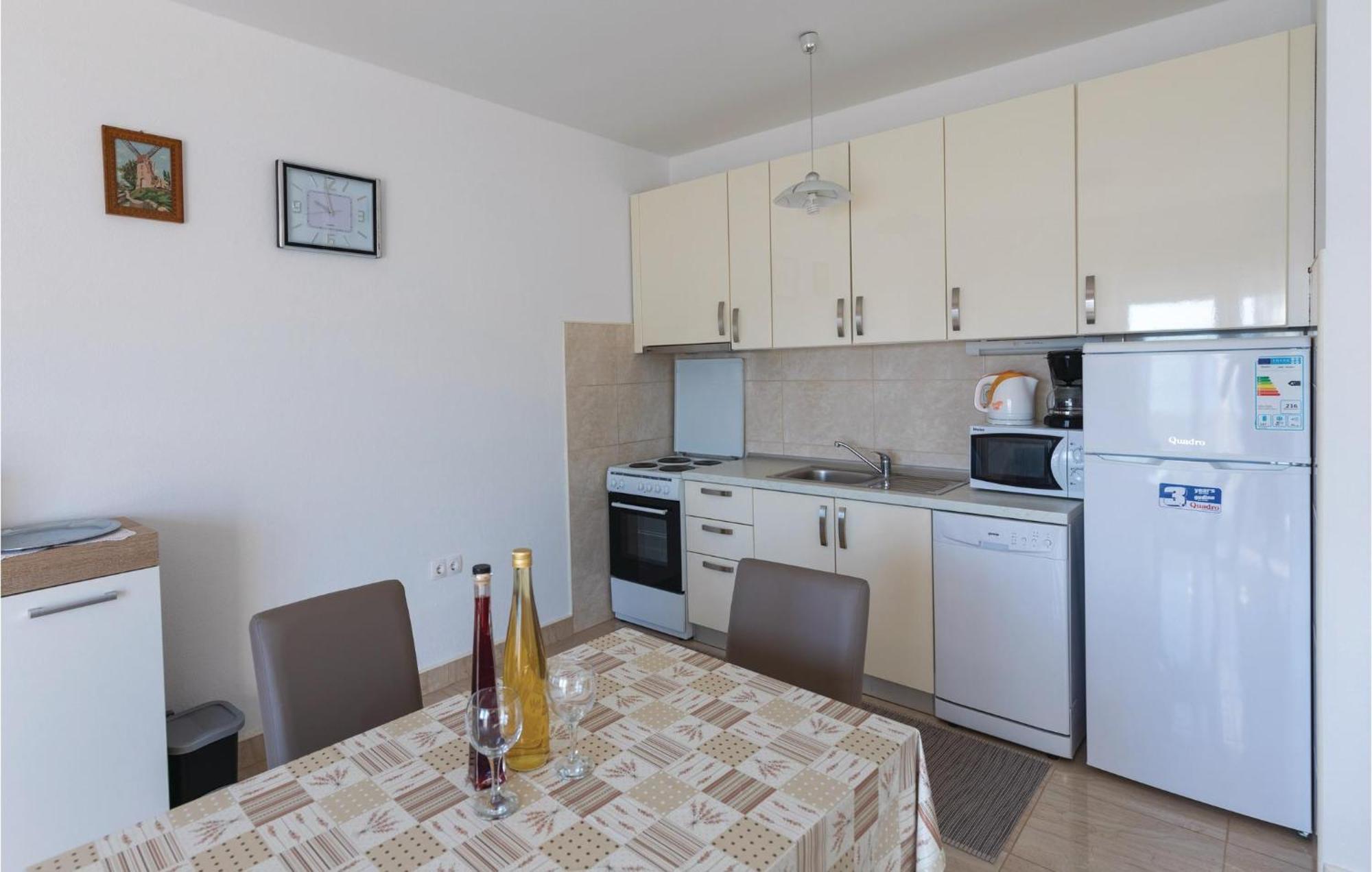 1 Bedroom Cozy Apartment In Klek Bagian luar foto